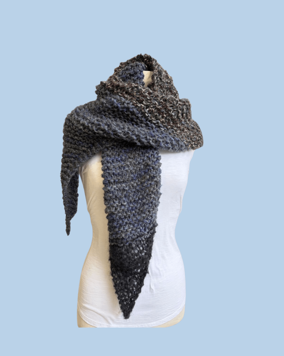Blue and charcoal scarf - TWELVE YARNS