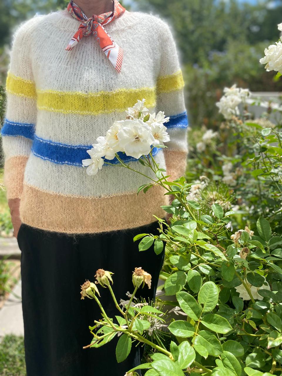 White circular sweater with stripes - TWELVE YARNS