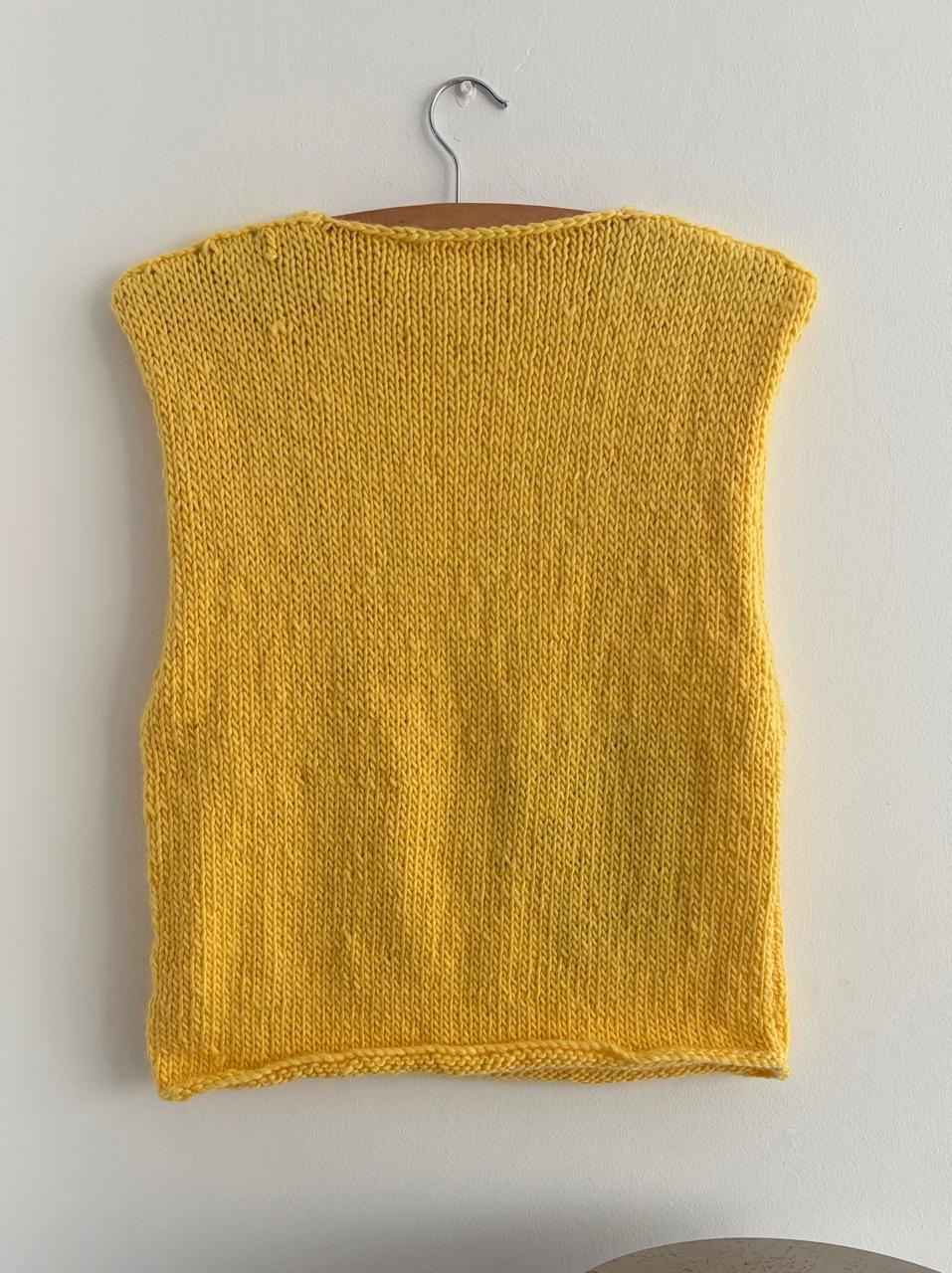 Yellow vest with blue floral motif - TWELVE YARNS