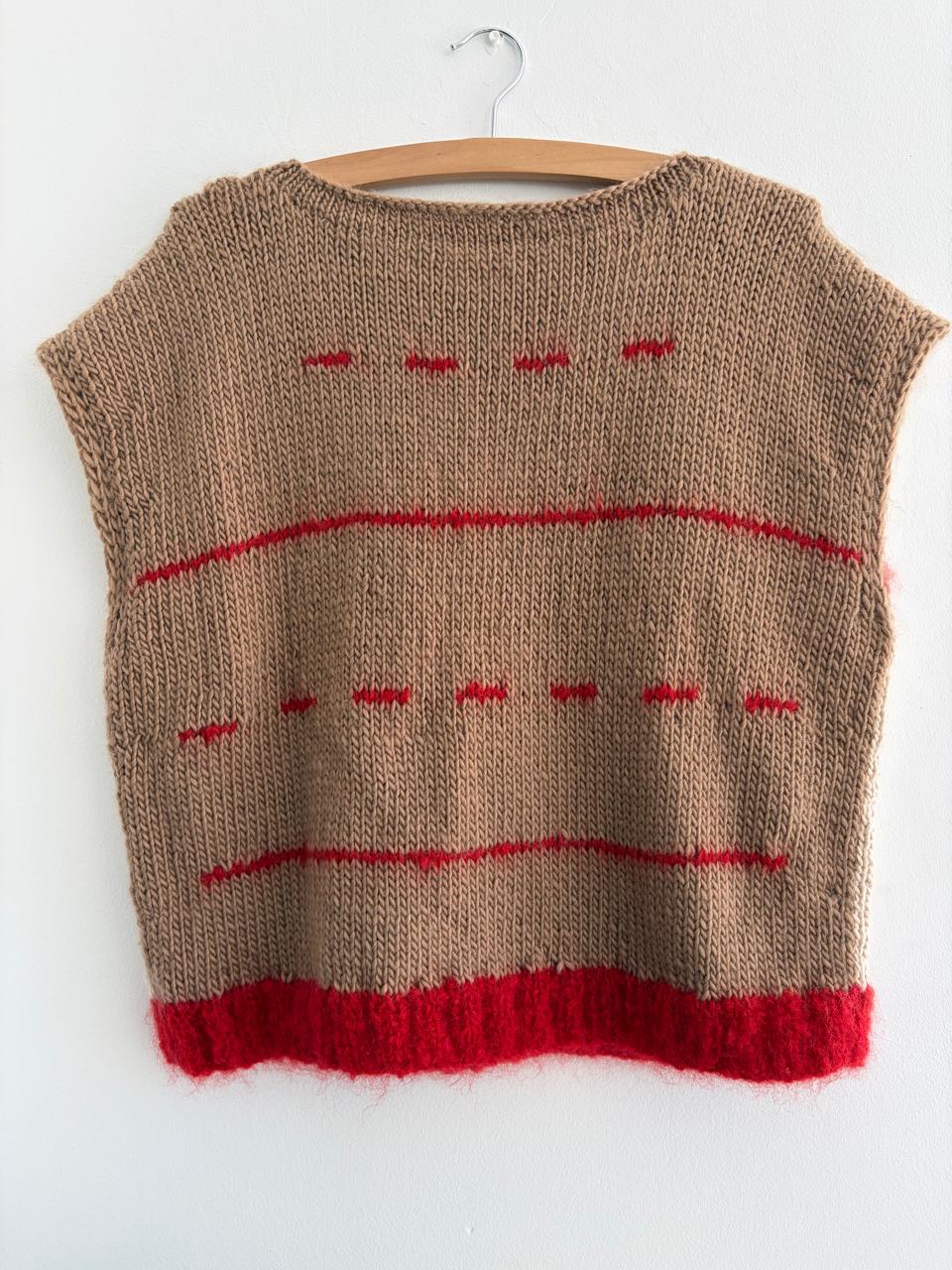 Beige vest with red dashes - TWELVE YARNS