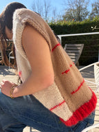 Beige vest with red dashes - TWELVE YARNS