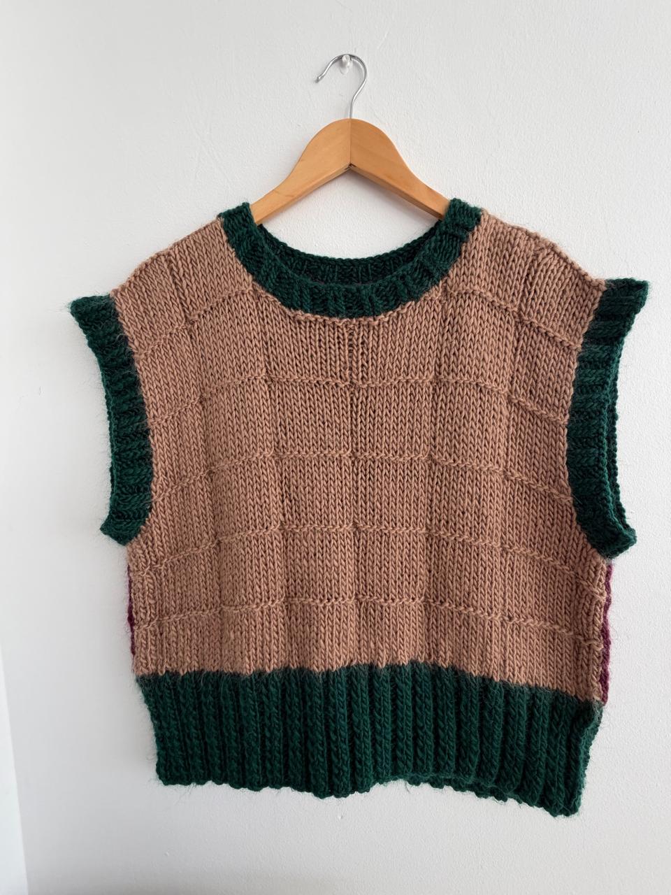 Beige and plum reversible vest - TWELVE YARNS